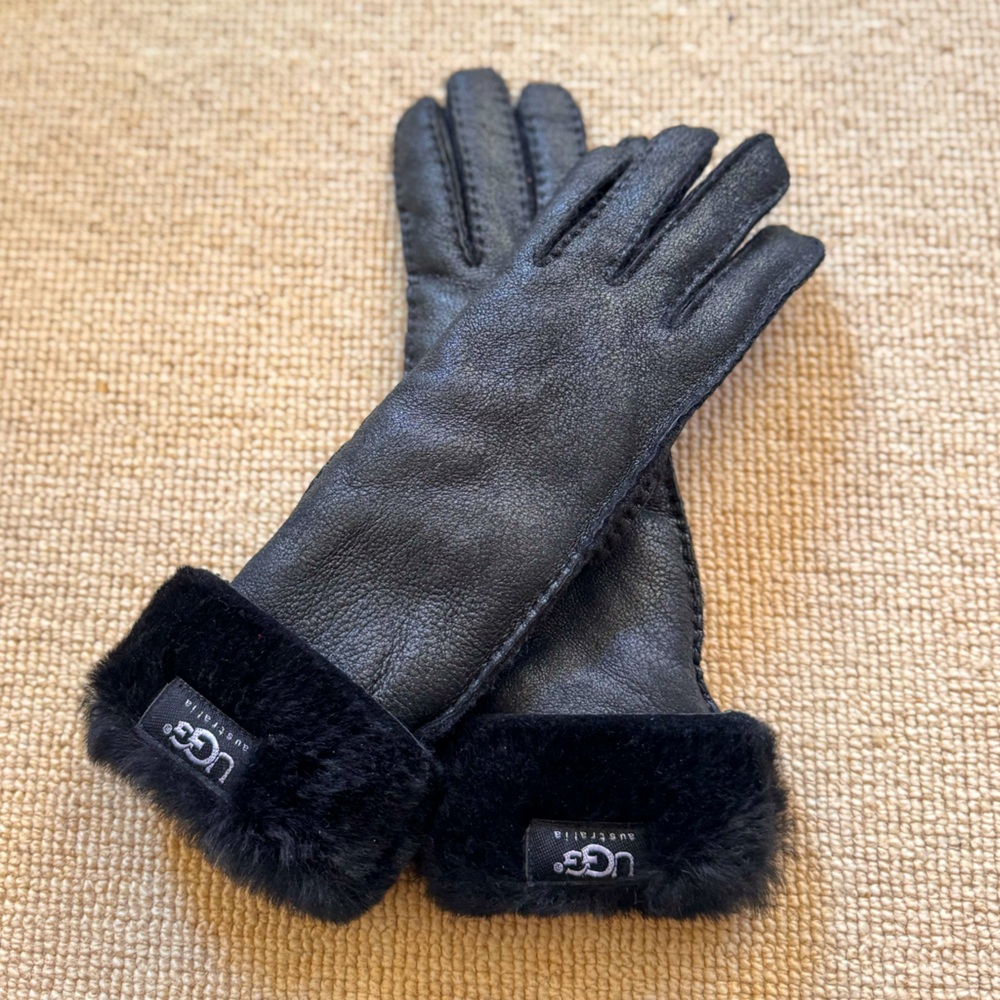 Black Leather Ugg Women’s Gloves
